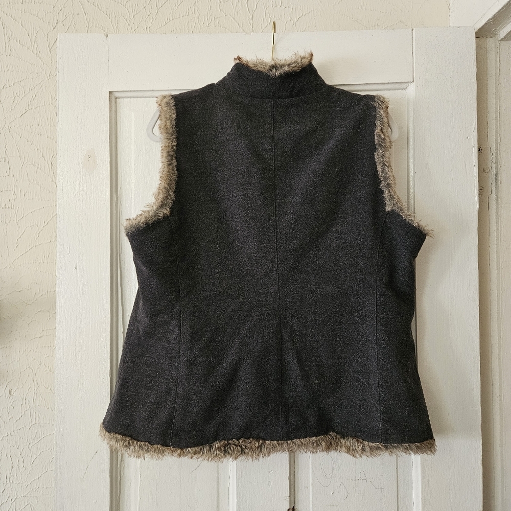 J. Jill Gray Faux Fur Trim Button-Down Vest Women's Large, Pockets - Picture 5 of 9